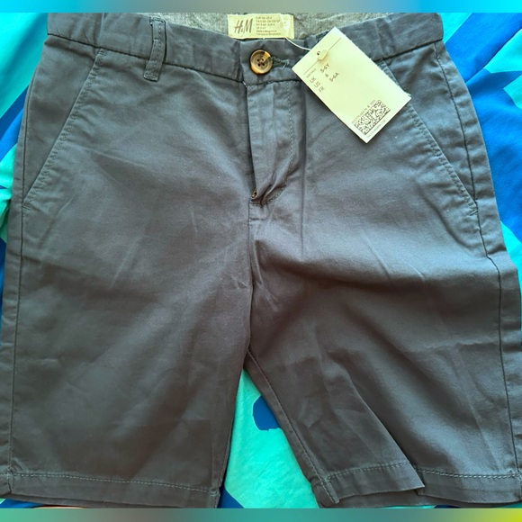 H&M Slim Fit Chino Shorts - Picture 2 of 2